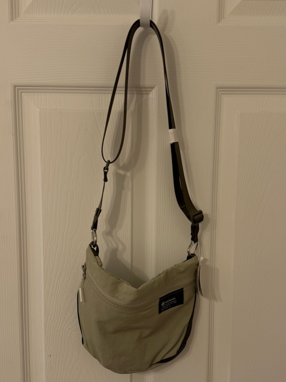 lululemon athletica Clean Lines Crossbody Bag with Black Strap - Picture 13 of 13